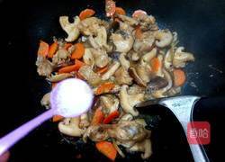 香菇炒鸡肉的做法图解7