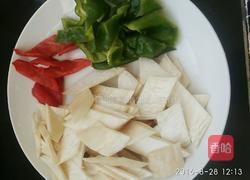 鸡腿菇炒肉片的做法图解2