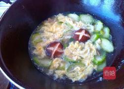 丝瓜紫菜香菇蛋汤的做法图解6