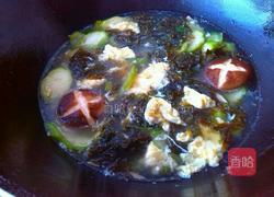丝瓜紫菜香菇蛋汤的做法图解7