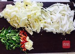 牛肉炒白菜的做法图解2