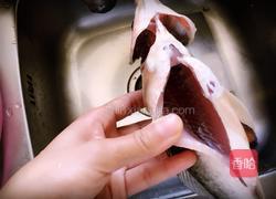 丝瓜鲫鱼汤的做法图解2