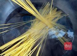 牛肉番茄沙司意大利面的做法图解2