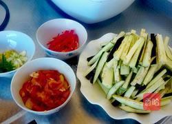 茄丝炒肉的做法图解2