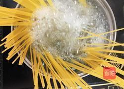 奶油意面的做法图解1