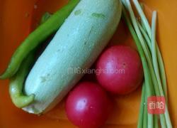 西葫芦炒西红柿的做法图解1