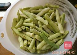 肉炖豆角的做法图解1