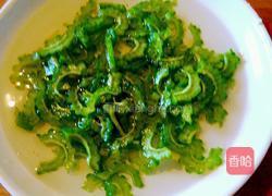 苦瓜炒咸蛋的做法图解3