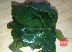 裙带菜汆丸子汤的做法图解1
