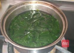 裙带菜汆丸子汤的做法图解3