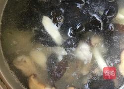 山药香菇木耳汤的做法图解4