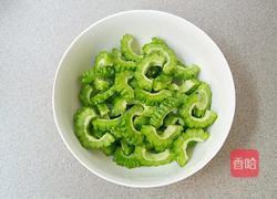 枸杞子葱油苦瓜的做法图解2
