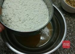 莲蓉蛋黄月饼的做法图解3