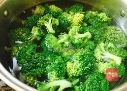 番茄炒西兰花的做法图解2