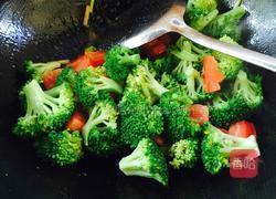番茄炒西兰花的做法图解7