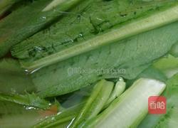 素炒油麦菜的做法图解1