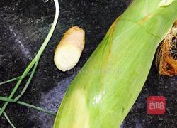 玉米骨头汤的做法图解2