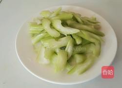 清炒芹菜的做法图解2