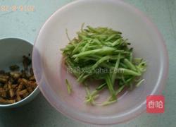 肉丝拉皮的做法图解2