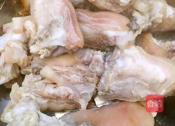 花生黄豆猪蹄汤的做法图解2