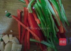 辣椒炒红番叶的做法图解2