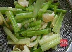 芹菜炒百合的做法图解4