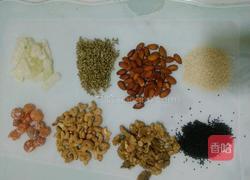 伍仁月饼（16个 每个 50g）的做法图解1