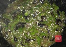 青椒炒木耳的做法图解2