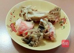 筒子骨玉米萝卜汤的做法图解5