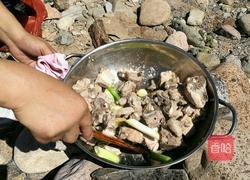 炭火炖排骨的做法图解1