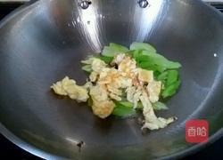 芹菜炒鸡蛋的做法图解6
