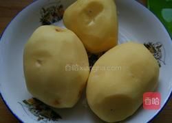 土豆炖鸭翅根的做法图解2