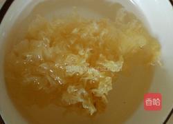 冰糖银耳炖燕窝的做法图解3