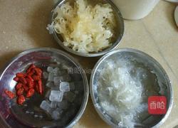 冰糖银耳炖燕窝的做法图解5