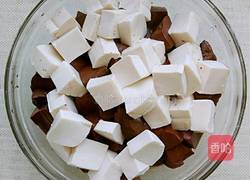 麻辣双色豆腐的做法图解1