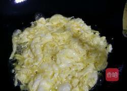 西瓜皮炒鸡蛋的做法图解5