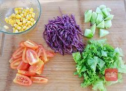 紫甘蓝沙拉的做法图解2