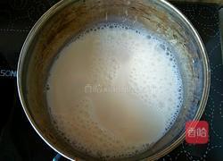 牛奶泡面的做法图解1