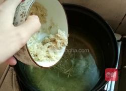 金银花瘦肉粥的做法图解2