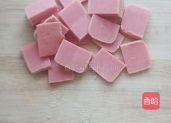 西兰花炒火腿肠的做法图解1