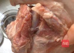 酒酿炖猪舌的做法图解1