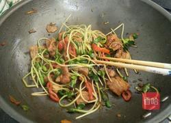 青豆苗炒肉的做法图解10