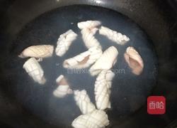 洋葱炒鱿鱼的做法图解3