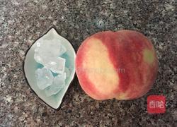 冰糖桃子的做法图解1