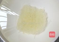 粉丝鸡蛋黄瓜的做法图解1