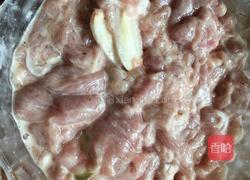 酸菜肉片的做法图解2