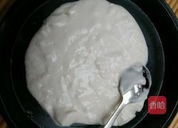 圣女果香蕉炒酸奶的做法图解3