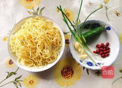 凉拌凉面的做法图解1