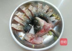 酸辣清蒸鱼的做法图解1