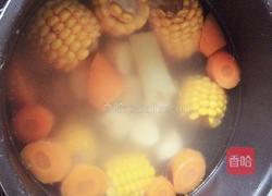 玉米胡萝卜山药猪骨汤的做法图解9